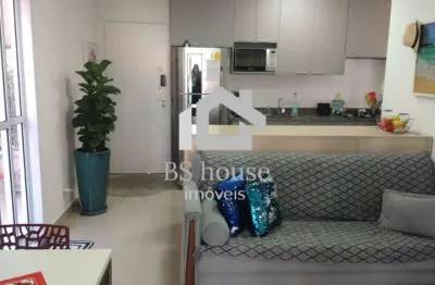 Apartamento com 2 quintais e varanda - ótima localização - semi novo