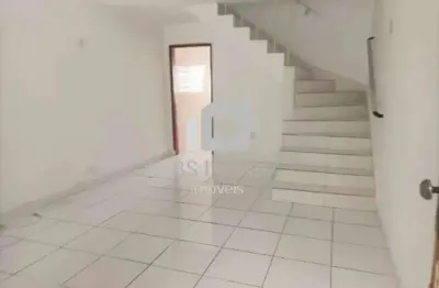 Sobrado com 2 dormitórios e quintal, com 130 m² - santa maria - scs