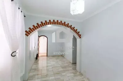 Casa térrea com 197m²  a.c, 2 dormitórios, 1 suíte, 2 banheiros, 3 vagas -