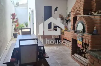 Sobrado à venda com 183m², 3 dormitórios e 2 vagas na Vila Metalúrgica