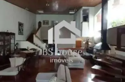 Sobrado com 3 dormitórios, 3 suítes, 6 banheiros - Bairro Campestre