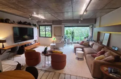 Apartamento reformado om 2 dormitórios à venda, 120 m² por r$ 1.600.000 - barra da tijuca