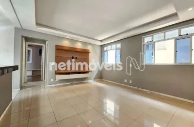 Apartamento de 2 quartos com suíte, varanda e linda vista no estoril