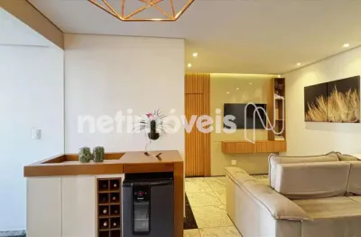 Belíssimo apto. 03 quartos localizado em prédio pequeno com elevador!!