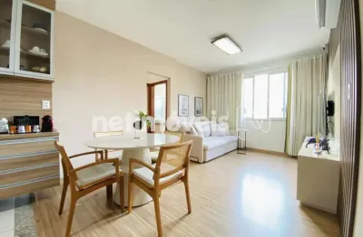 3 quartos, 2 vagas em prédio com elevador, medidor de água e gás individual.