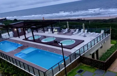 Apartamento mobiliado condomínio pé na areia laser completo, sacada com churrasqueira