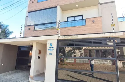 Apartamento no litoral mobiliado balneário piçarras - suite e mais um quarto, sala, cozinha americana