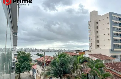 Apartamento à venda de 2 quartos (1 suíte), varanda com vista, armários planejados e a 50 metros da praia das virtudes, centro de guarapari/es.