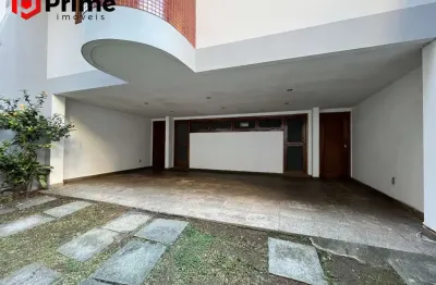 Casa duplex á venda no coração da cidade, a 300 m das praias das castanheiras e areia preta, em região valorizada e cobiçada pelo mercado imobiliário.
