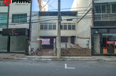 Casa com excelente localização à venda no centro de guarapari/es.