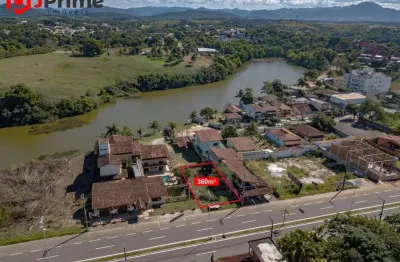 Terreno plano de 360 m² em área comercial à venda na enseada azul. sol da manhã, frente para av. meaipe.