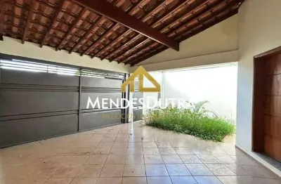 Casa com 3 quartos e quintal com churrasqueira para alugar no bairro morumbi, piracicaba - sp.