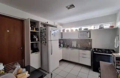 Apartamento no condomínio natal brisa, localizado no bairro pitimbu, próximo à toyolex