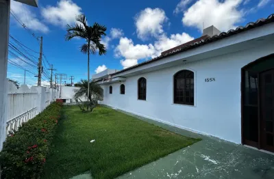 Casa comercial no bairro de candelária, a 50m da av. prudente de morais.