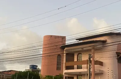 Casa residencial em capim macio, com excelente localização próximo ao nordestão da av. eng. roberto freire.