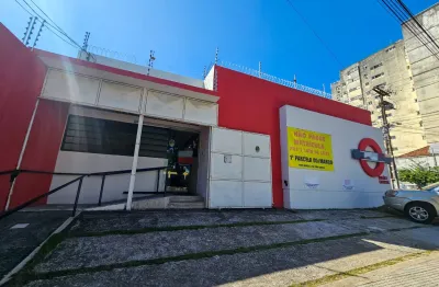 O imóvel possui 17 salas onde todas possuem ar condicionado, 2 recepções, 3 wc's sociais e depósito. 5 vagas de estacionamento com com rampa de acesso