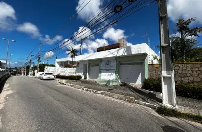Casa comercial no bairro de candelária, a 50m da av. prudente de morais.
