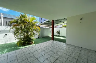 Casa localizada no barro vermelho, próximo ao cruzamento da av. prudente de morais com rua alberto maranhão.