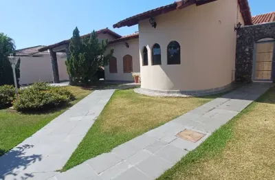 Casa três quartos + suite, sala de tv, sala de estar, sala de jantar, área gourmet com churrasqueira e piscina e edícula