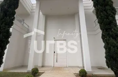 Casa bem localizada, 700,02m2, 5 suites, 3 salas, elevador, 8 vagas de garagem, academia, piscina, churrasqueira, próximo a avenida t-7 e a av. t-2