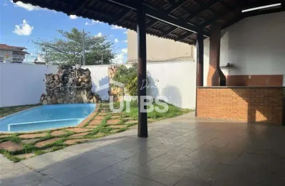 Casa à venda no parque anhanguera -255m² de área construída lote de 535m²
