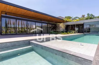 Casa em condomínio fechado com 4 quartos à venda na Avenida Diógenes Dolival Sampaio, Jardins Munique, Goiânia