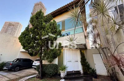 Casa com 7 quartos à venda na Rua 1129, Setor Marista, Goiânia