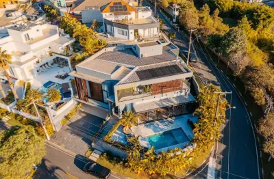 Casa luxuosa em arujá: 4 suítes em condomínio fechado