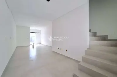 Casa com 3 quartos à venda na rua treze de maio, 78, iririú, joinville, 110 m2 por r$ 519.000