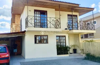 Casa em condomínio fechado com 3 quartos à venda na rua ema taner de andrade, 907, loteamento são josé, campo largo, 170 m2 por r$ 1.200.000