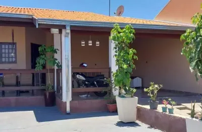 Casa à venda, vila real continuação, hortolândia, sp.casa com 3 dorms,1 banheiro,3 vagas de garagem e com edicula no fundo
