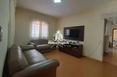 Casa à venda no Jardim São Luiz, Piracicaba - SP  Casa com 3 dormitórios, sendo 1 suíte, 2 banheiros e 2 vagas de garagem.