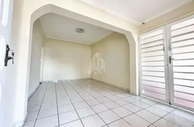 Casa à venda com 3 quartos e dois banheiros, localizada na Vila Marieta, Campinas-SP