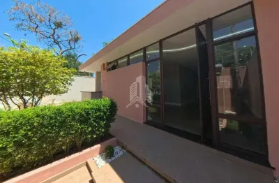 Casa à venda com 04 quartos sendo 04 suítes, localizado no bairro Vila Lídia em Campinas/SP.
