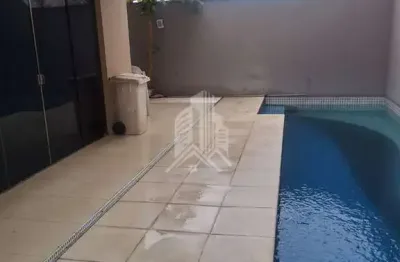 Casa à venda com 4 quartos, 1 suíte localizado no bairro Castelinho em Piracicaba/SP