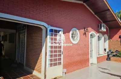 Casa à venda com 4 quartos e 2 suítes, localizado no bairro Jardim Conceição em Campinas/SP.