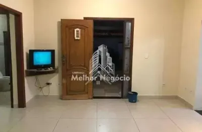 Casa com 3 dormitórios e salão comercial à venda em Americana/SP