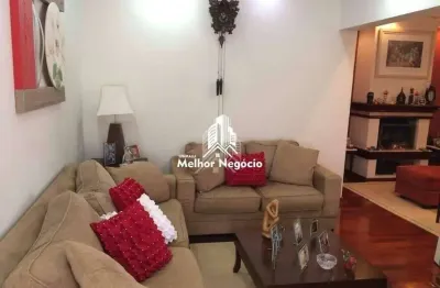Casa assobradada de 246m2 de 3 dormitórios sendo um suíte no Residencial Vale das Nogueiras em Americana / SP
