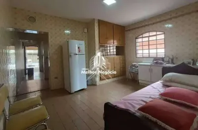 Casa à venda no Jardim São Luiz, Piracicaba - SP  Casa com 3 dormitórios, sendo 1 suíte, 2 banheiros e 2 vagas de garagem.