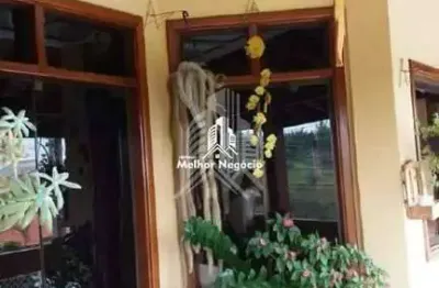 Casa à venda no Bairro Egisto Ragazzo em Limeira, SP Casa com 3 dormitórios, sendo 1 suíte, 3 banheiros e 4 vagas de garagem.
