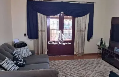 Sobrado com 3 casas independentes à venda em Hortolândia - SP.