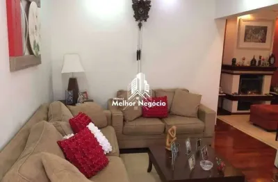 Casa assobradada de 246m2 de 3 dormitórios sendo um suíte no Residencial Vale das Nogueiras em Americana / SP