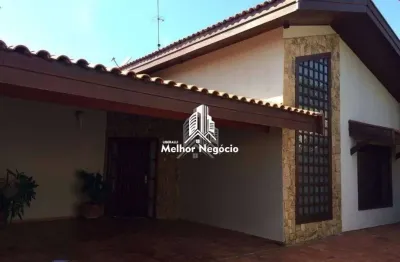 Casa assobradada de 246m2 de 3 dormitórios sendo um suíte no Residencial Vale das Nogueiras em Americana / SP