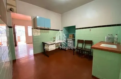 Casa á venda com 2 dormitórios no Jardim Interlagos, em Campinas, SP.