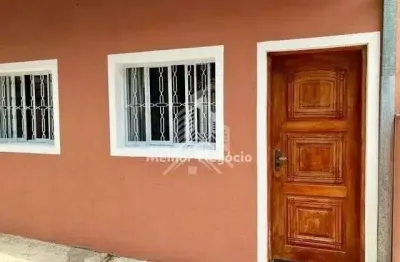 Casa à venda no Jardim Aeroporto em Campinas, SP. Casa 3 dorms, 2 banheiros, 2 vagas de garagem.