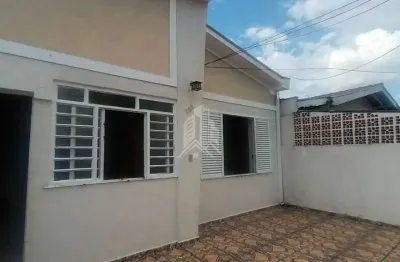 Casa à venda com 4 quartos,  sendo 2 suítes localizada no bairro Vila Industrial em Campinas/SP.