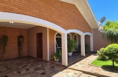 Casa à venda em Limeira (Vila Teixeira Marques) – 3 quartos, 2 vagas, Frente