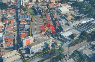 Lindo galpão com 9.000m2 de terreno e 9200m2 construído com porta pallets, no pari/brás
