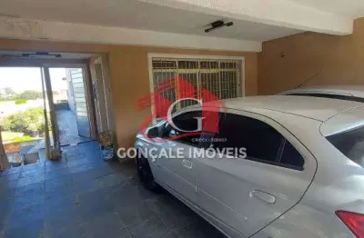 Sobrado com 3 dorm., sendo 2 suítes, 2 vagas, sala para 2 ambientes, salão com banheiro e edícula.