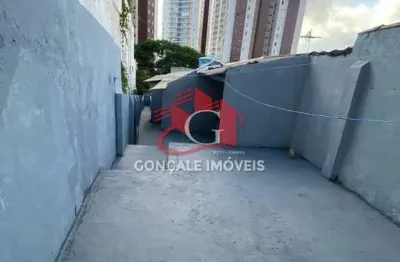 Casa dividida em 03 casas 1 salão 1 vaga de garagem